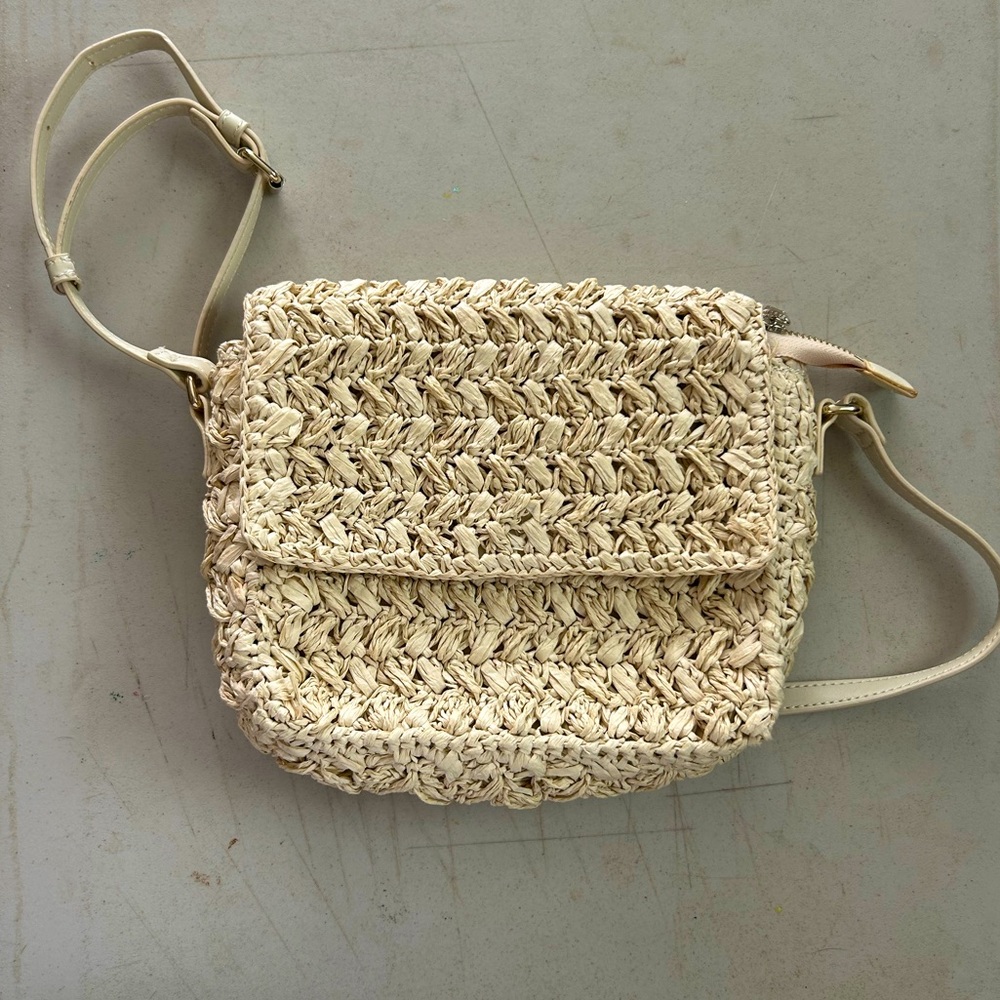 Banana Republic straw summer handbag with gold hardware